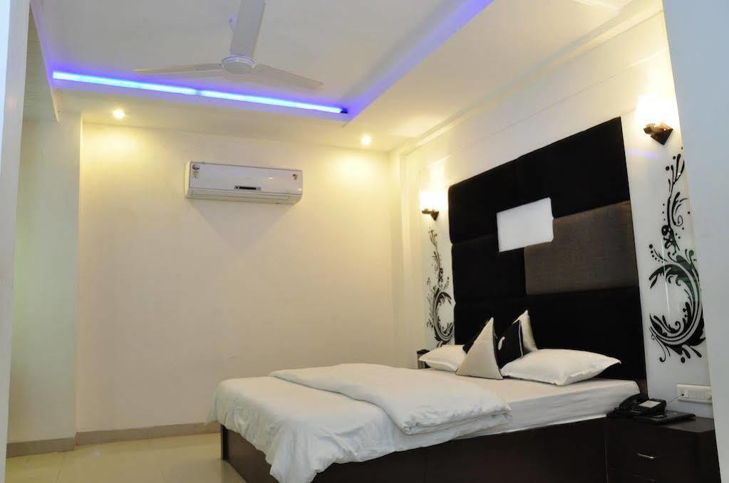 Hotel The Kamta Агра Екстер'єр фото